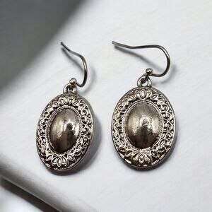 Decorative Edged Earrings Pierced Textured Oval Shaped Vintage Style Dangle